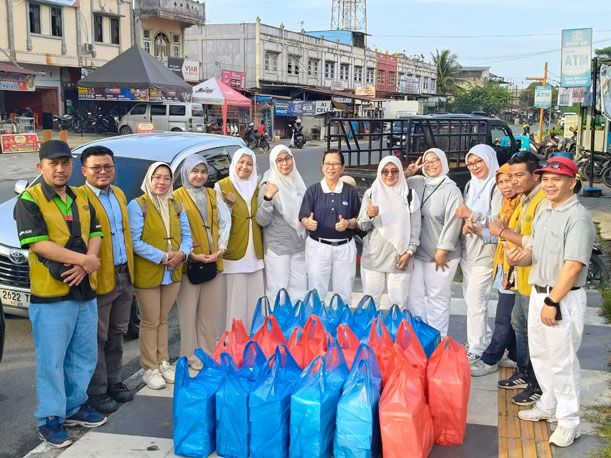 Tanpa Batas Perbedaan, Yayasan Buddha Tzu Chi Tebar Cinta Kasih Lewat Ratusan Paket Sembako dan Makanan di Siak