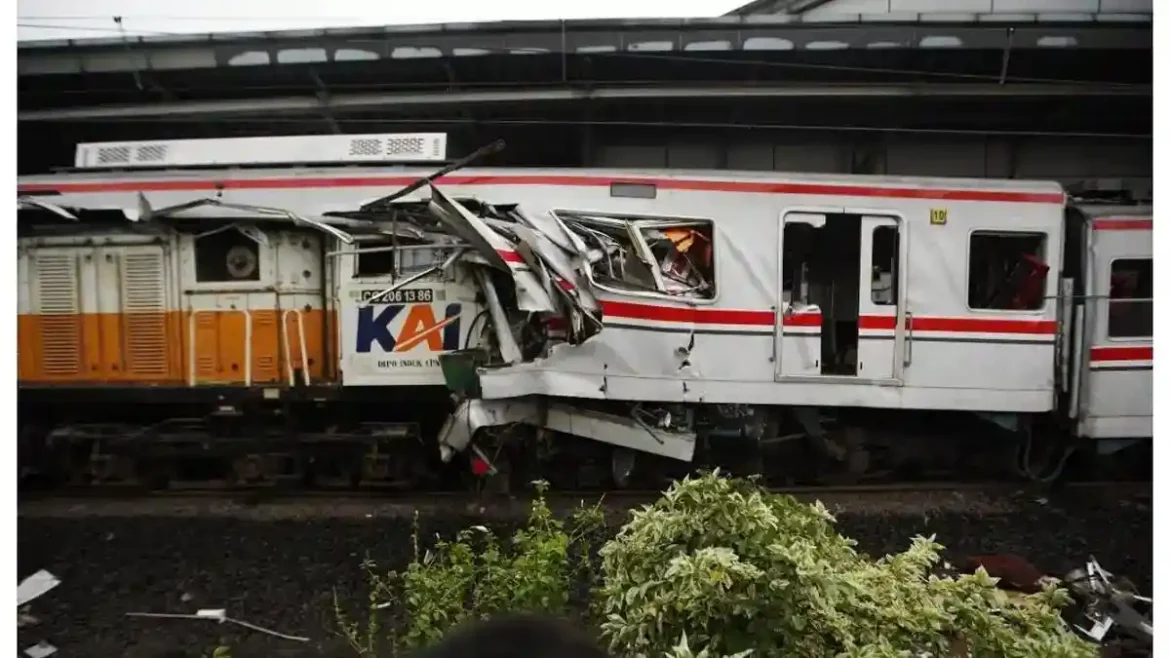 Tragedi Stasiun Bekasi Timur, 15 Korban Tewas dan 84 Luka-luka, Tim DVI Identifikasi Sepuluh Jenazah