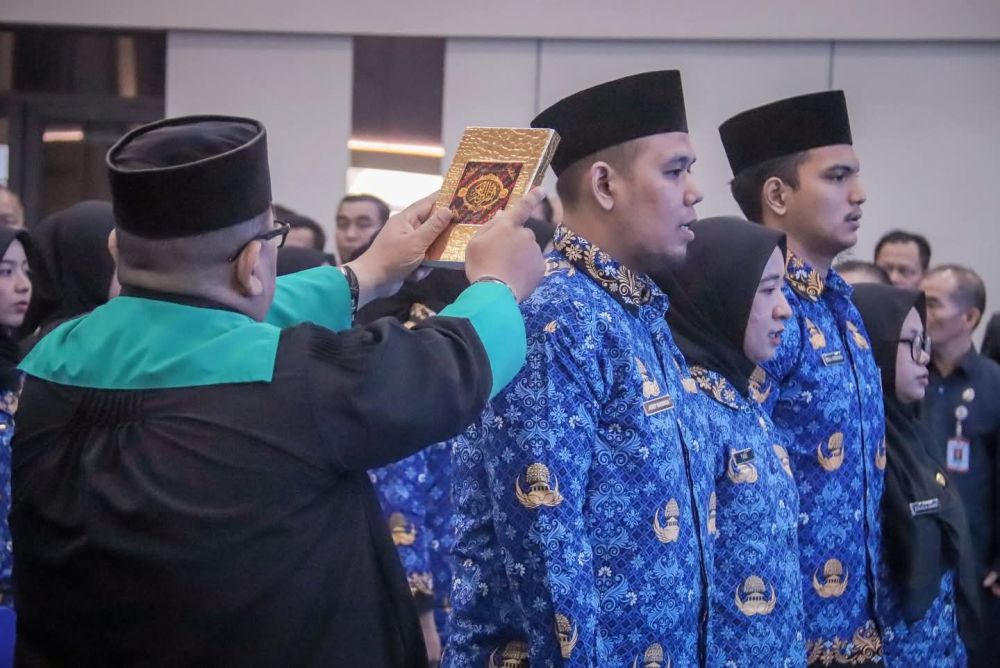 Lantik Ratusan PNS Baru, Wali Kota Agung Nugroho, Seragam Anda Adalah Tanggung Jawab Melayani Rakyat